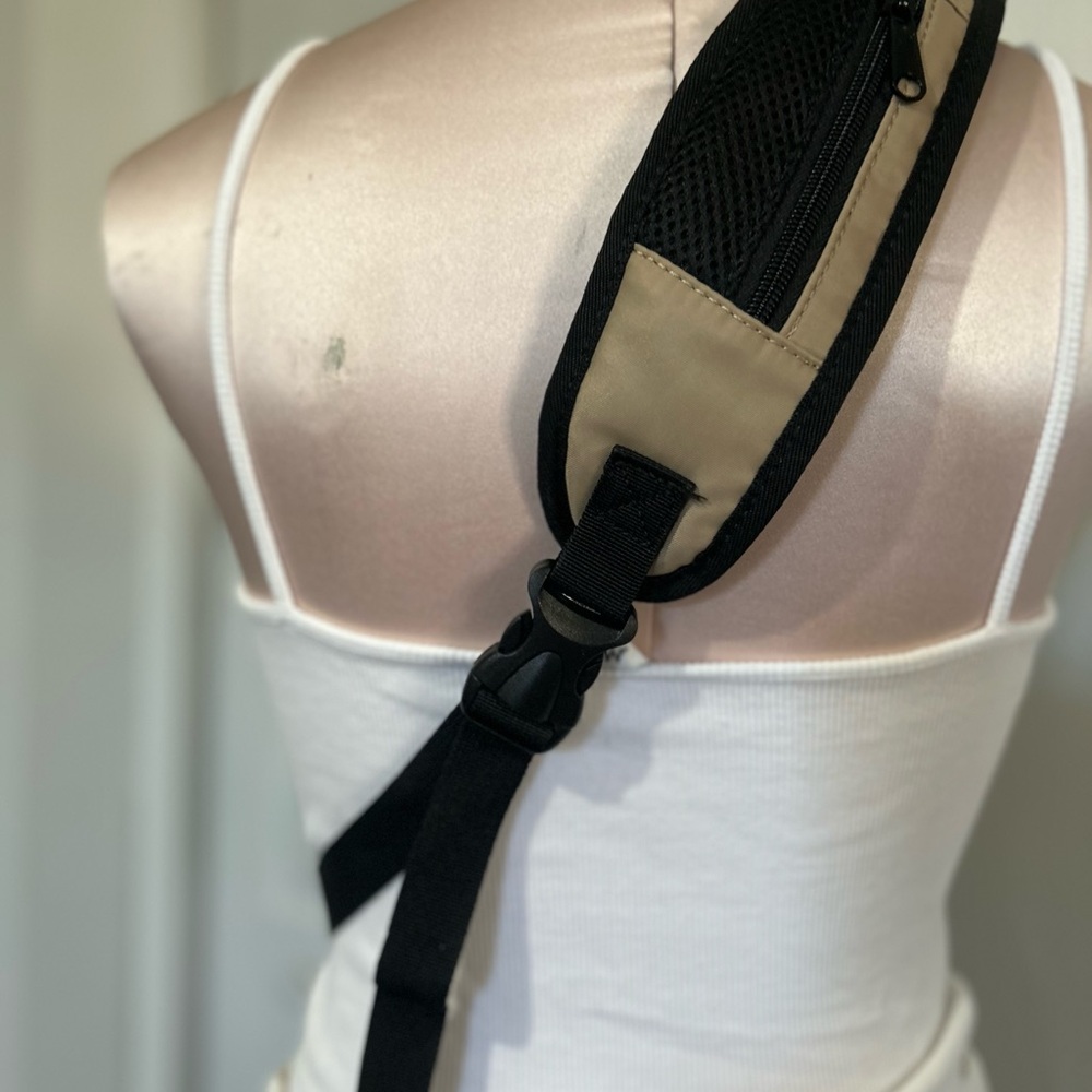 Duchamp London Unisex Crossbody Sling Bag Backpack Tan black - Picture 5 of 6